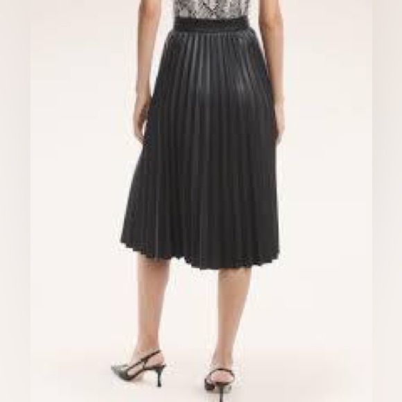 Brooks Brothers Black A-Line Pleated Faux Leather Skirt Size 2 - Picture 5 of 5